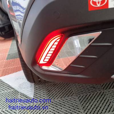 Đ&egrave;n led phản quang sau xe toyota Corolla cross