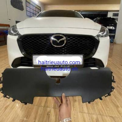 Mặt ca lăng xe Mazda 2 