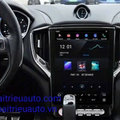 M&agrave;n h&igrave;nh android Tesla xe Maserati Ghibli