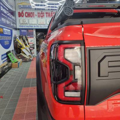 Viền đ&egrave;n sau xe Ford Ranger 2025