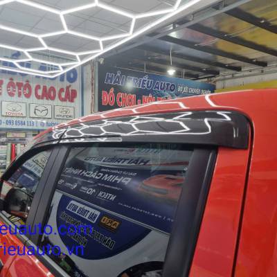 V&egrave; che mưa xe Ford Ranger 2025