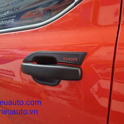 Tay h&otilde;m cửa xe Ford Ranger 2025