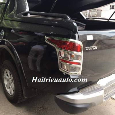Viền đ&egrave;n sau Mitsubishi Triton