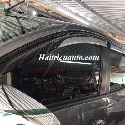 V&egrave; che mưa đẹp Mitsubishi Triton