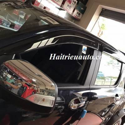 V&egrave; che mưa Mazda BT50