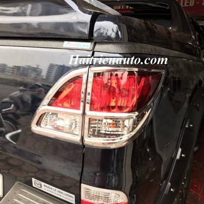Viền đ&egrave;n sau Mazda BT50