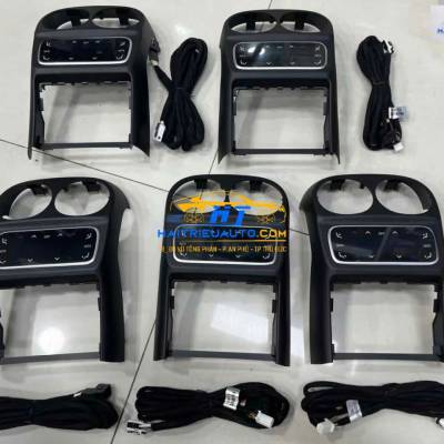 N&uacute;t điều ho&agrave; sau xe Mercedes C 2024