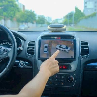 M&agrave;n h&igrave;nh andorid Omas M6 xe Kia Sorento