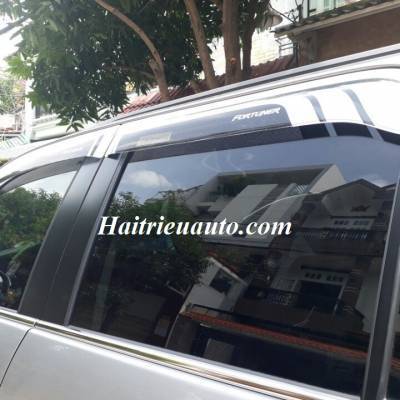 V&egrave; che mưa Fortuner 2015