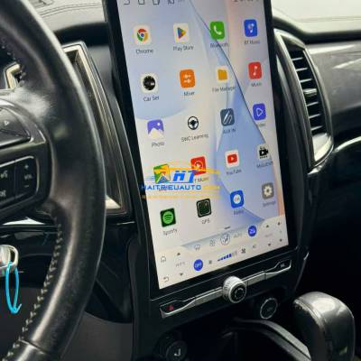 M&agrave;n h&igrave;nh android  Tesla xe  Everest