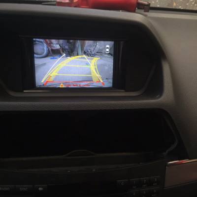 Lắp camera l&ugrave;i cho xe Mercedes E350