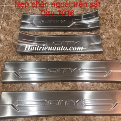 Nẹp bước ch&acirc;n trong Honda City