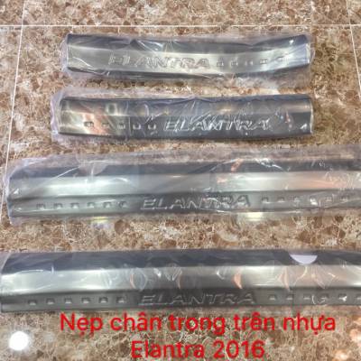 Nẹp bước ch&acirc;n trong Elantra