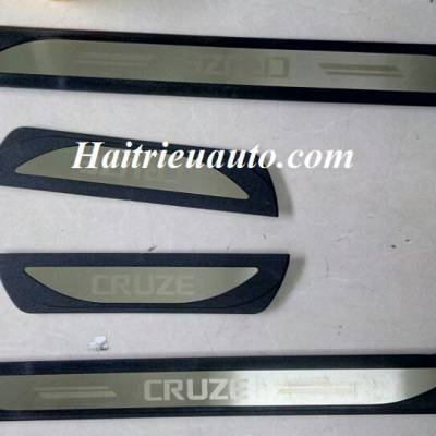 Nẹp bước ch&acirc;n kh&ocirc;ng đ&egrave;n Cruze