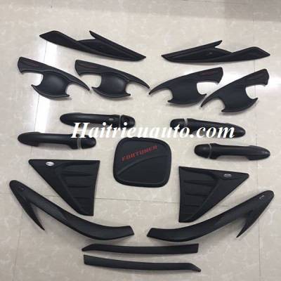 Đồ trang tr&iacute; Fortuner m&agrave;u đen