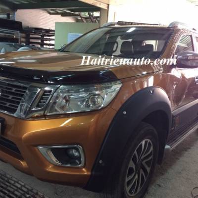 Lướt gi&oacute; cabo Nissan Navara