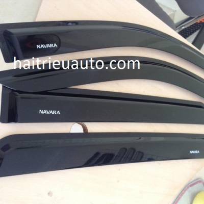 v&egrave; che mưa đen cho xe  navara