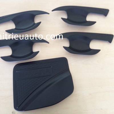 ch&eacute;n cửa đen cho xe navara 