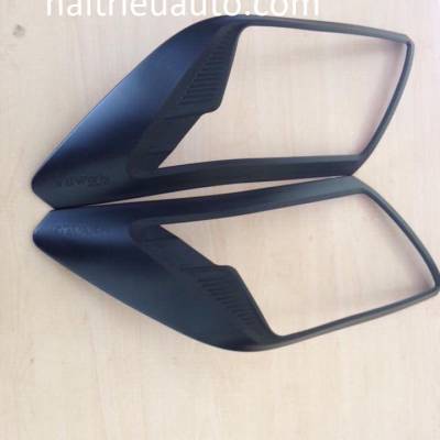 viền đ&egrave;n trước mầu đen cho xe navara