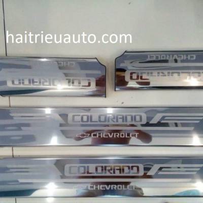 ốp phần nhựa cho xe colorado