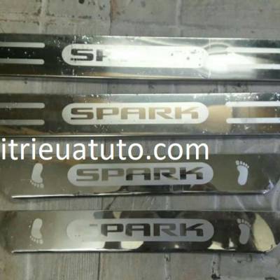 nẹp bước ch&acirc;n cho xe spak