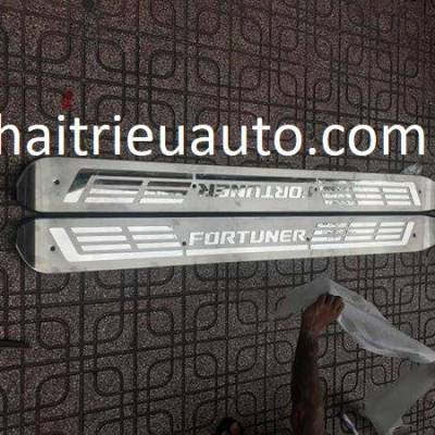 nẹp chống trầy bể bước ngo&agrave;i cho xe fortuner 