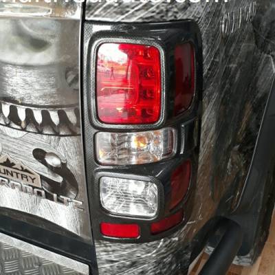 viền đ&egrave;n sau cho xe COLORADO