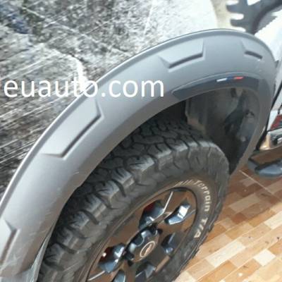 ốp cua lốp h&agrave;ng thailand  cho xe COLORADO
